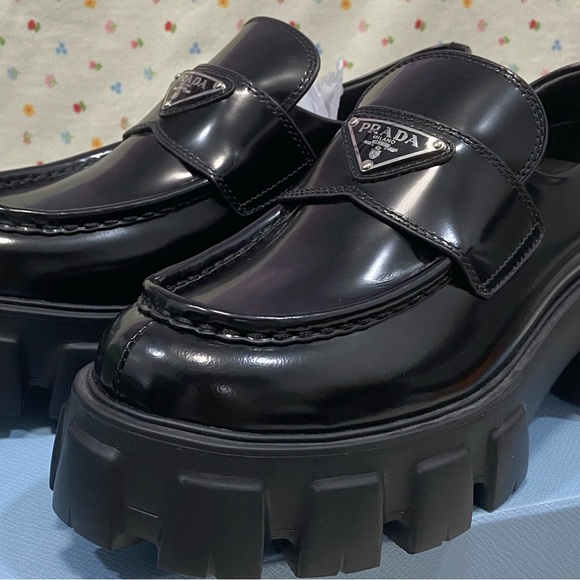 Prada Women’s Black Loafers - Picture 6 of 6
